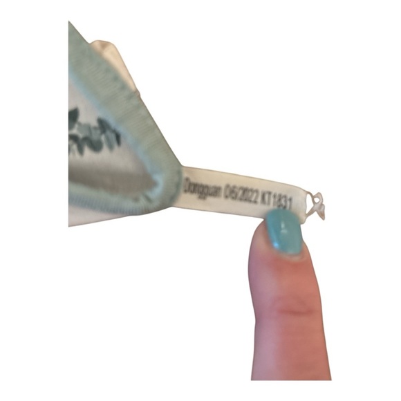 Bamboo Kids' White Blanket with Blue Flowers Size 42 inches - Picture 3 of 3